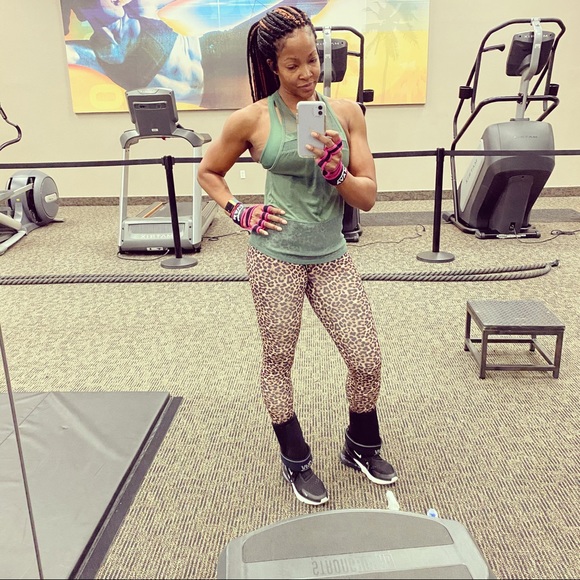 Meet your Posher, Andrea - Picture 1 of 2